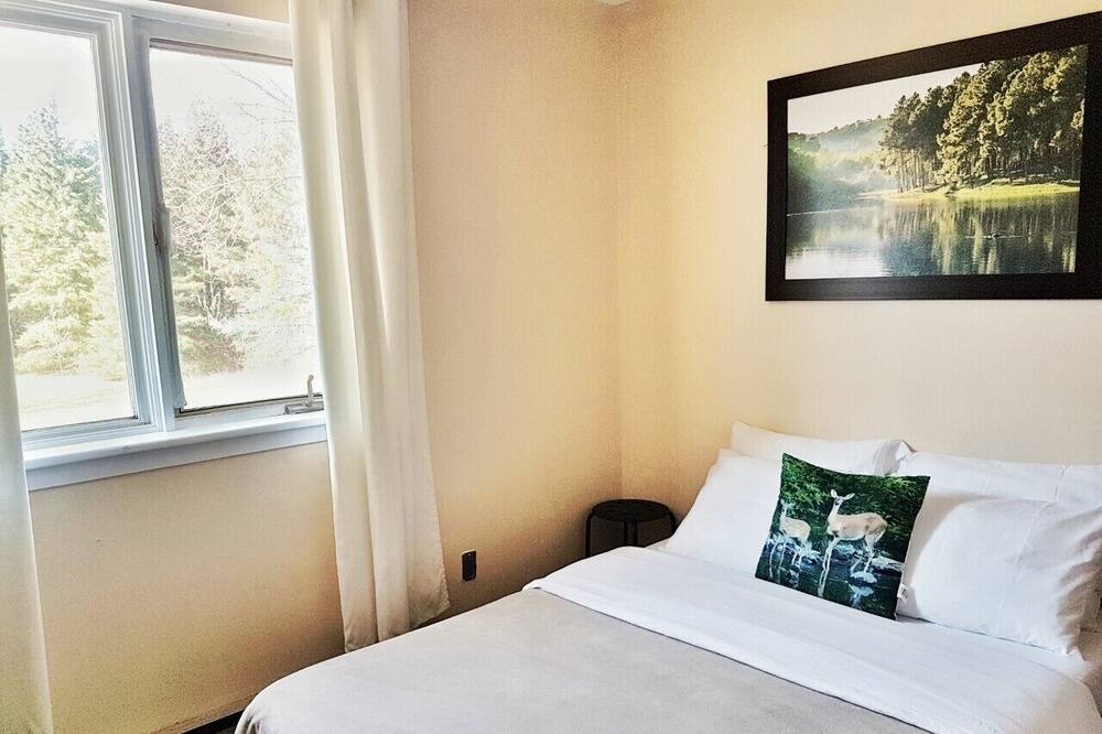 Photo of Bedroom in Waupoos
