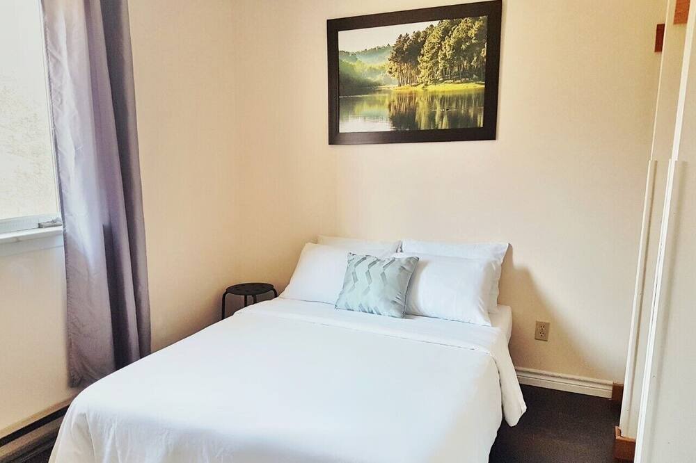 Photo of Bedroom in Waupoos