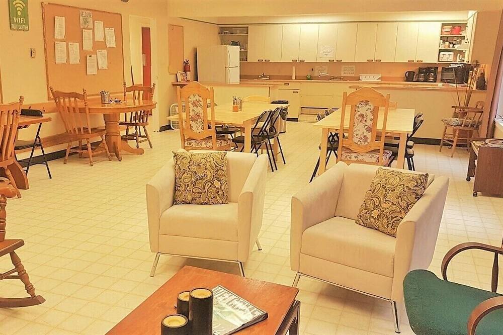 Photo of Livingroom in Waupoos