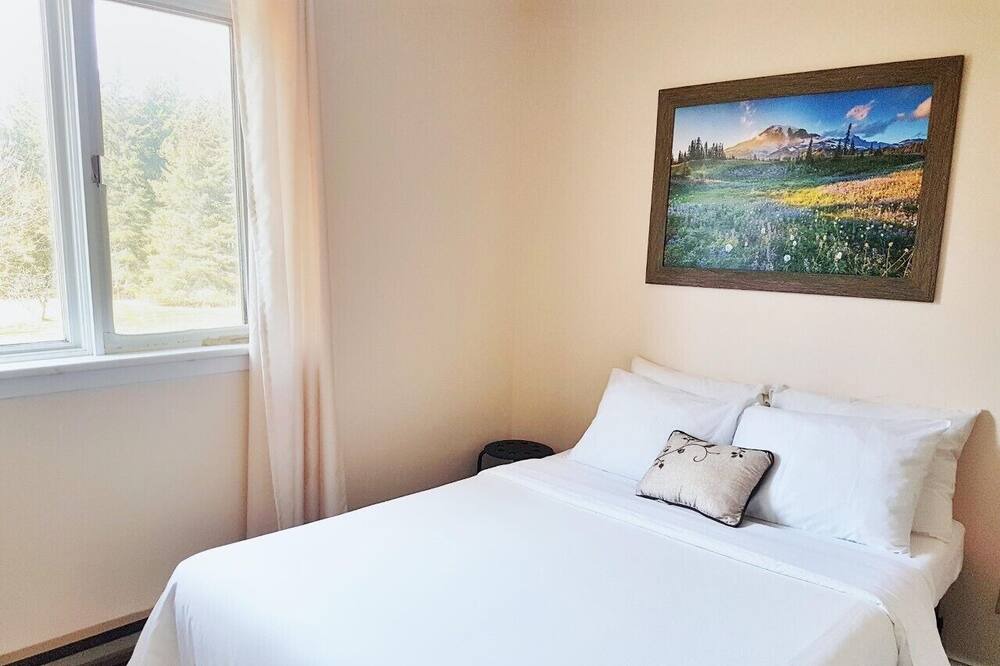 Photo of Bedroom in Waupoos