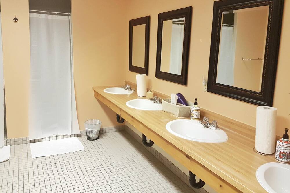Photo of Bathroom in Waupoos