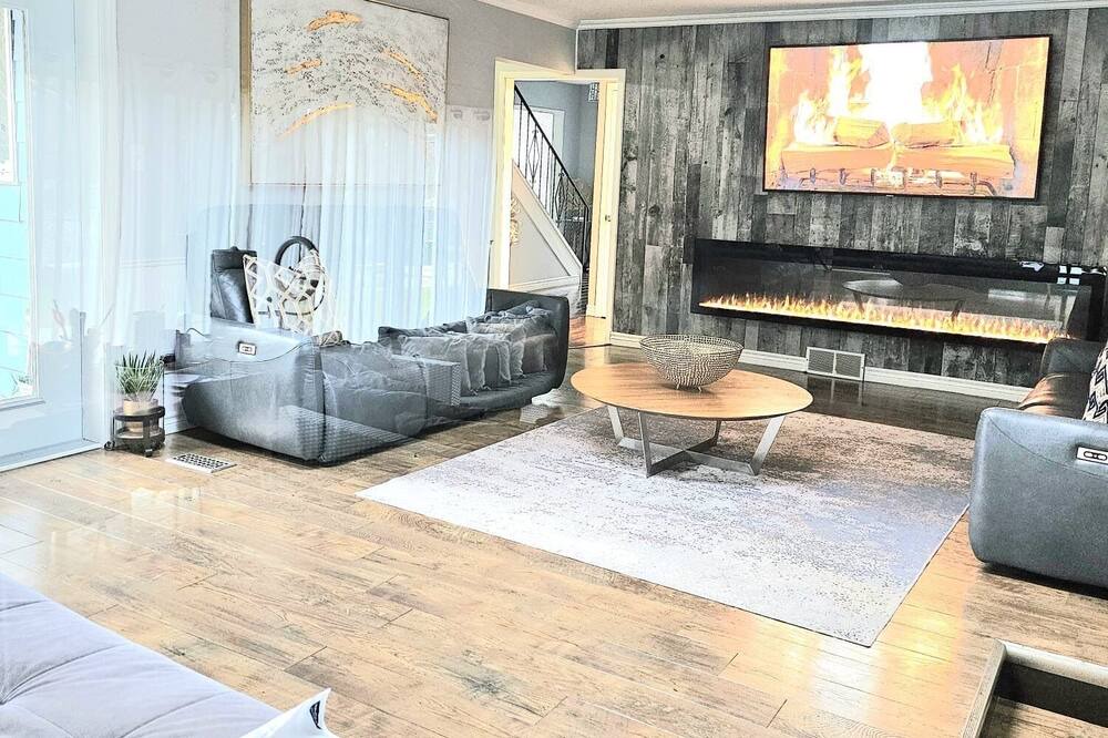 Photo of Livingroom in Ingersoll