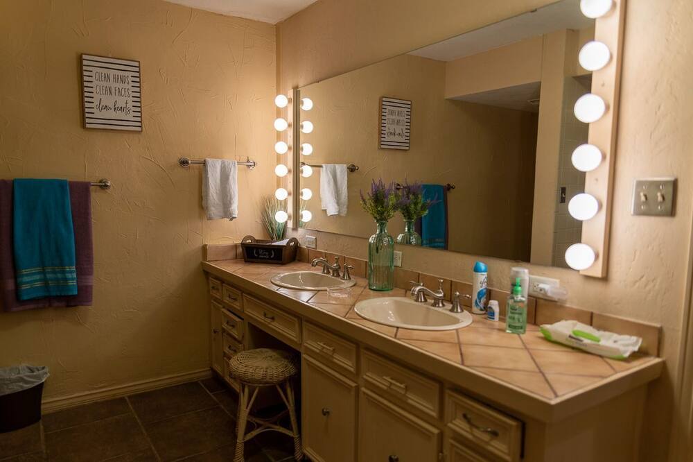 Photo of Bathroom in Malakoff