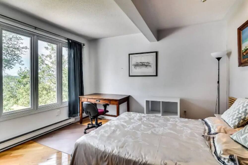 Photo of Bedroom in Pontiac