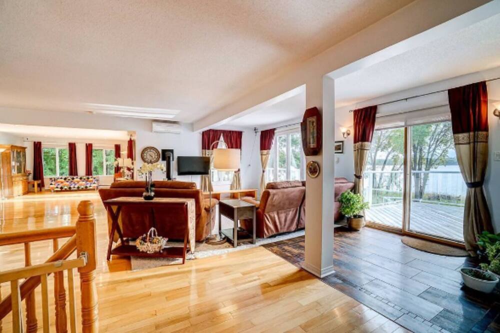 Photo of Livingroom in Pontiac