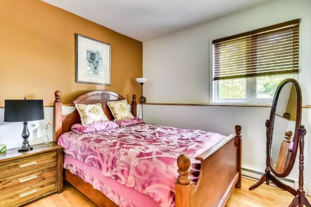 Photo of Bedroom in Pontiac