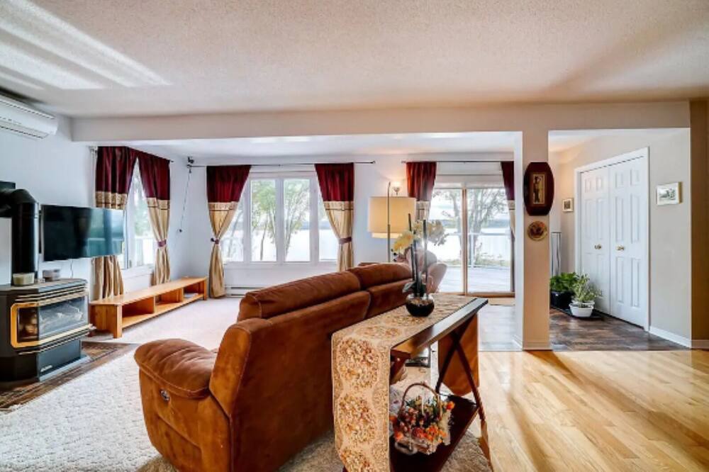 Photo of Livingroom in Pontiac