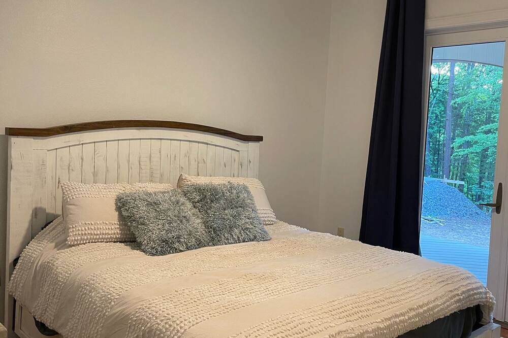 Photo of Bedroom in Higden