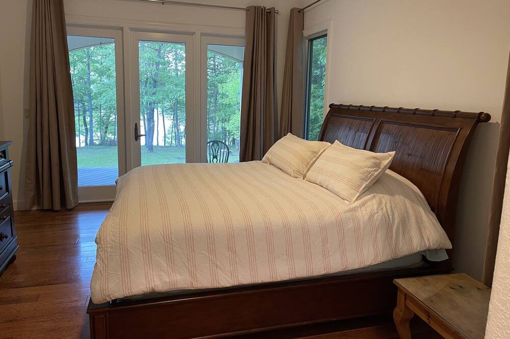 Photo of Bedroom in Higden
