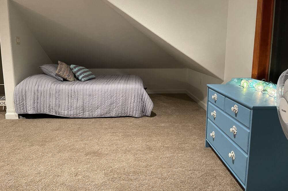 Photo of Bedroom in Higden