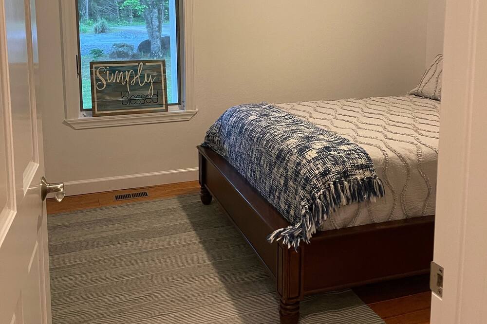 Photo of Bedroom in Higden