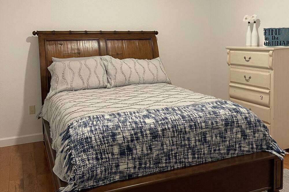Photo of Bedroom in Higden