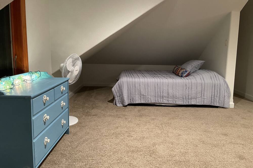 Photo of Bedroom in Higden