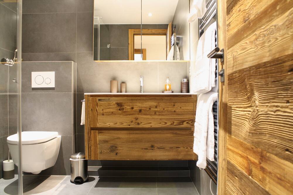 Photo of Bathroom in Lens