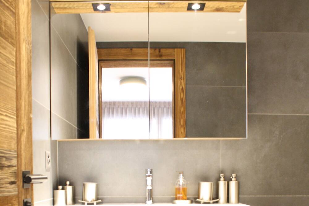 Photo of Bathroom in Lens
