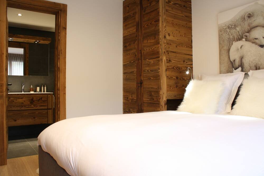 Photo of Bedroom in Lens