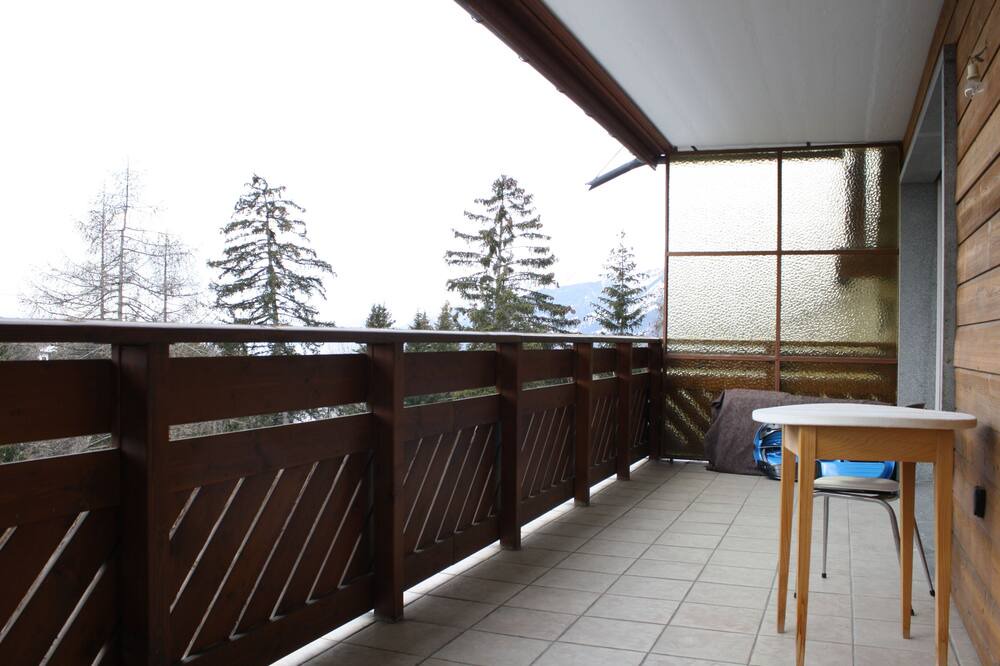 Photo of Outdoor in Lens
