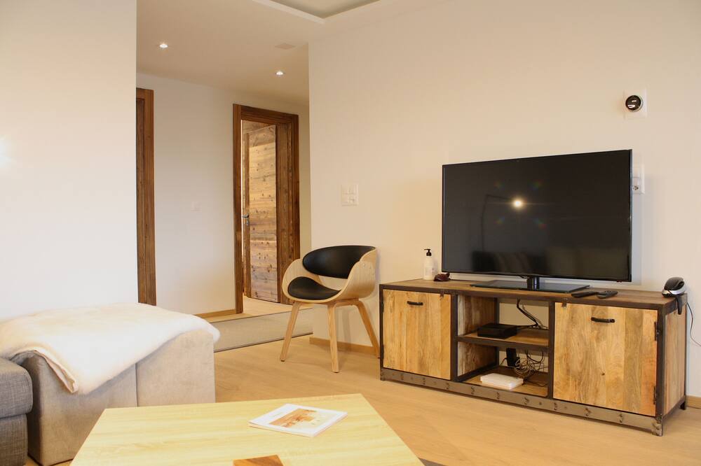 Photo of Livingroom in Lens