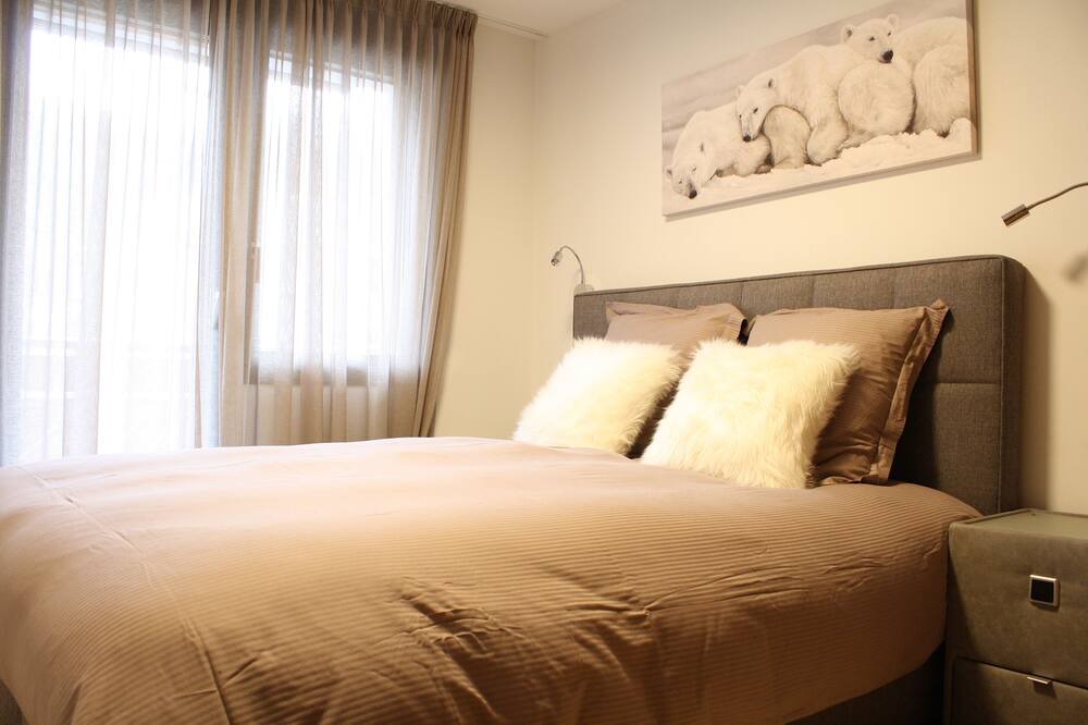 Photo of Bedroom in Lens