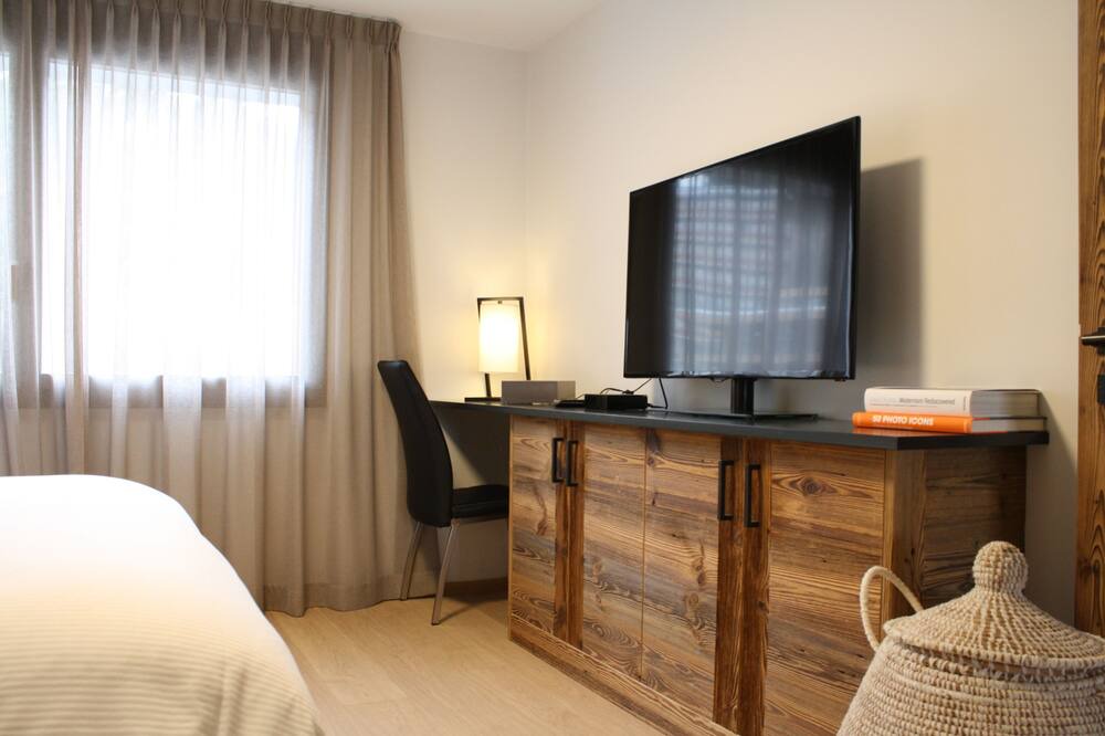 Photo of Bedroom in Lens