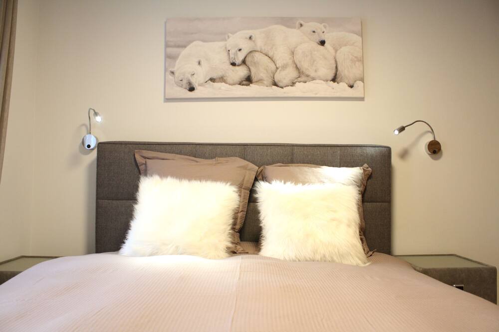 Photo of Bedroom in Lens