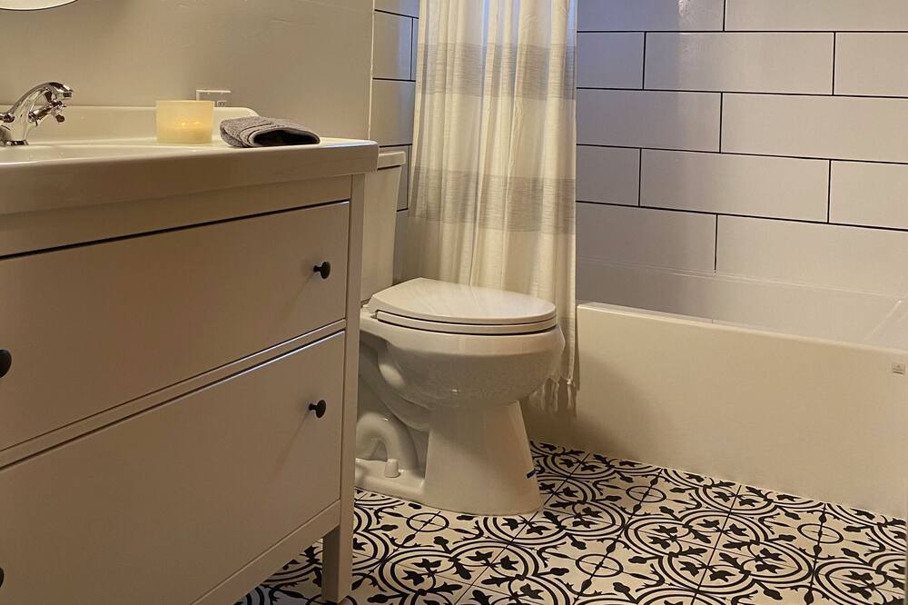 Photo of Bathroom in Plains