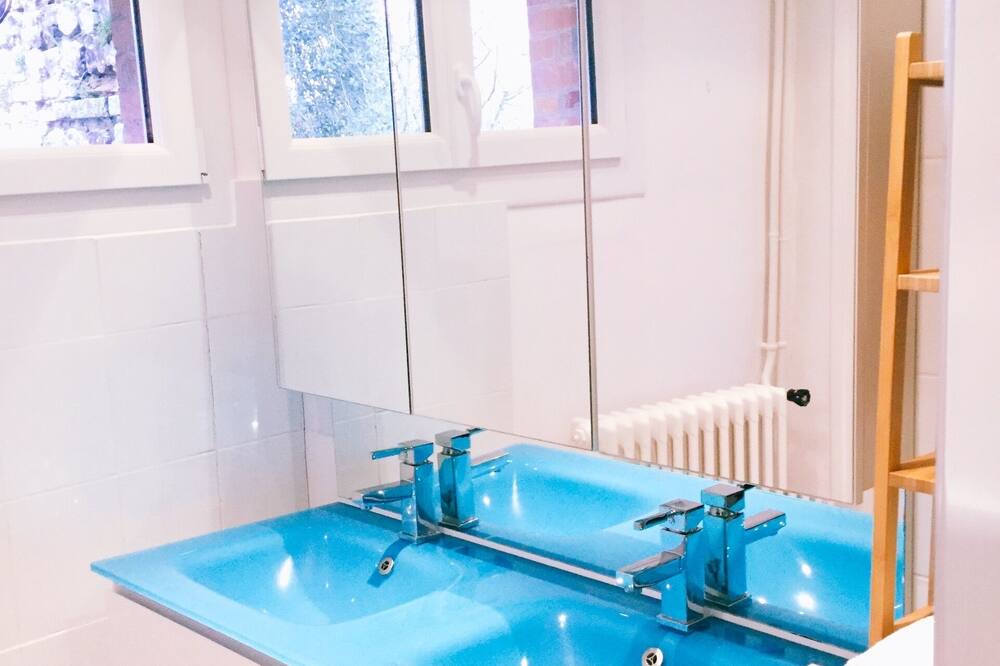 Photo of Bathroom in Hautot-sur-Mer