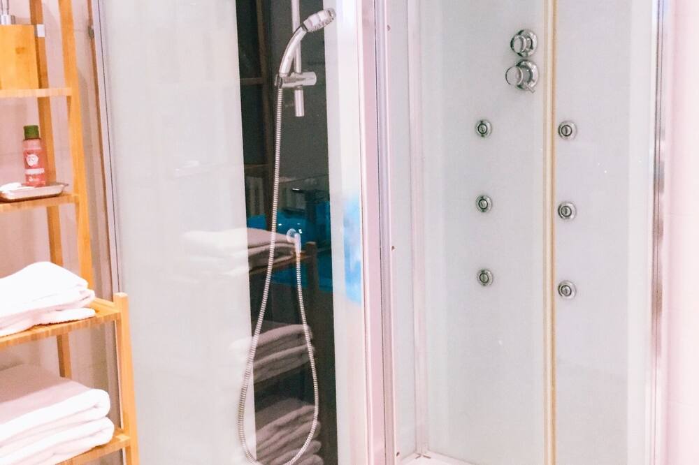 Photo of Bathroom in Hautot-sur-Mer