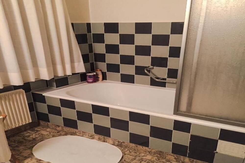 Photo of Bathroom in Noes