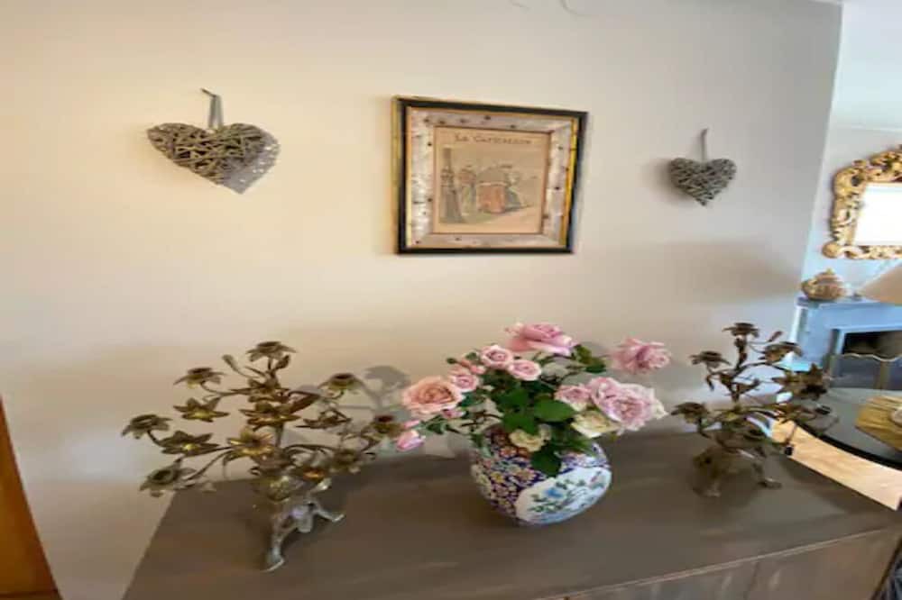 Photo of Others in Noes