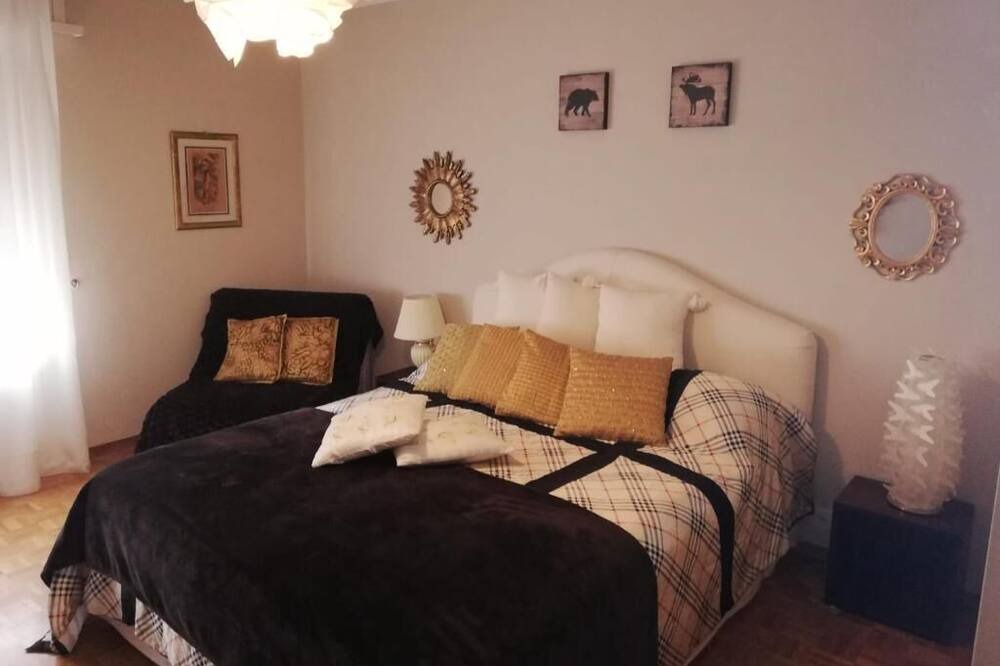 Photo of Bedroom in Noes