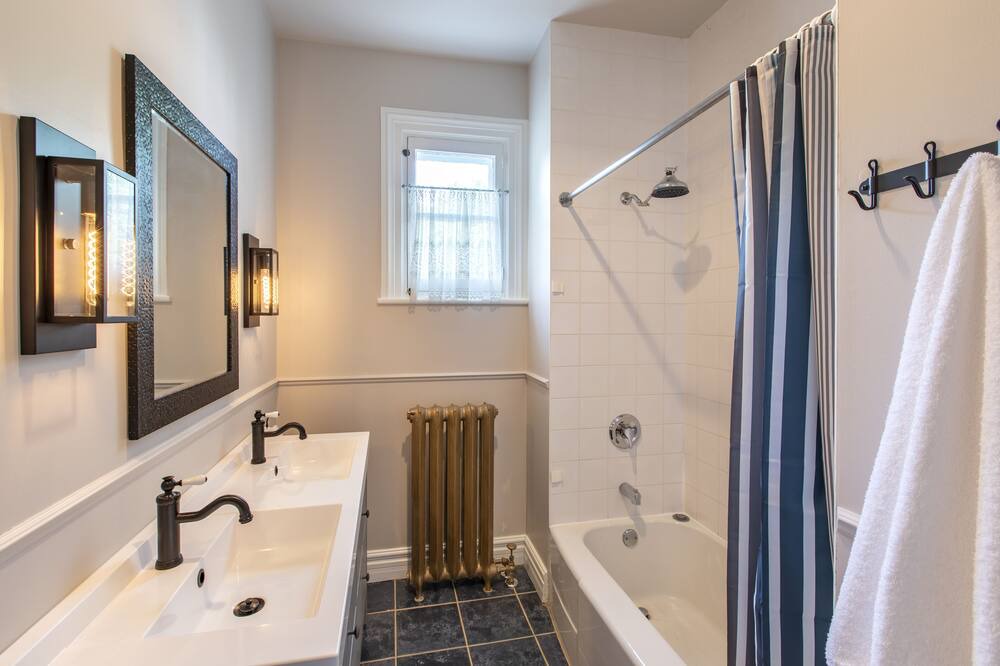 Photo of Bathroom in Montcalm