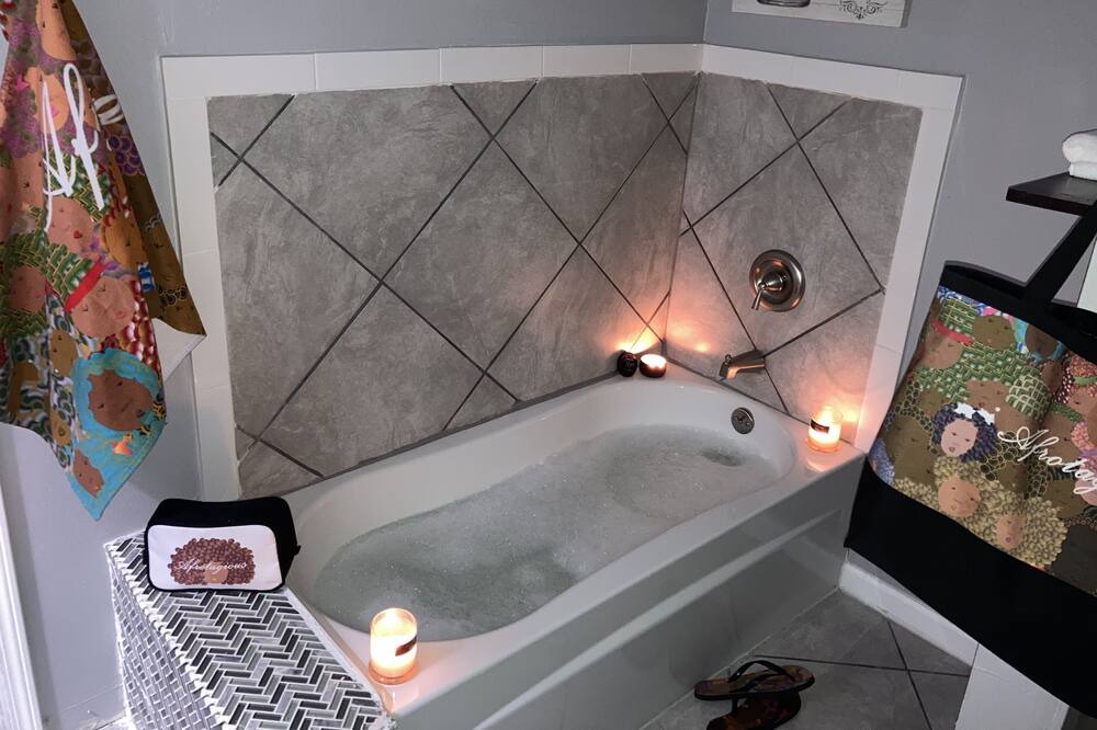 Photo of Bathroom in Highland Historic District