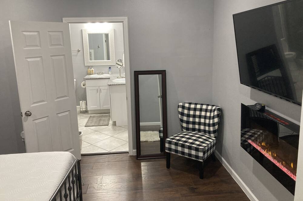 Photo of Bedroom in Highland Historic District