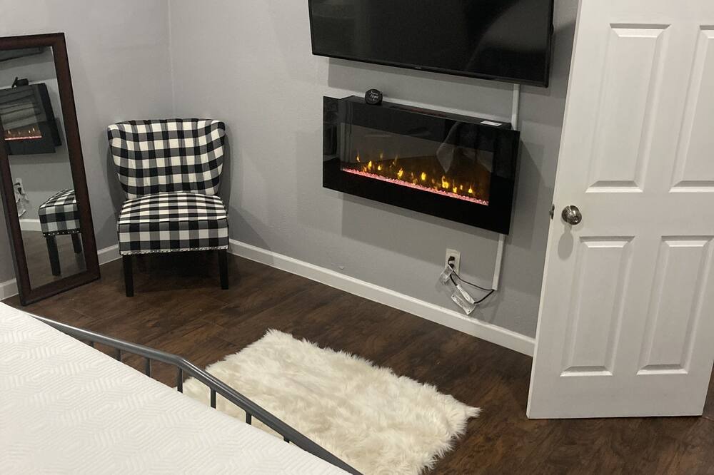 Photo of Bedroom in Highland Historic District
