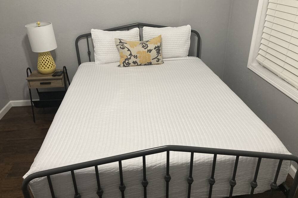 Photo of Bedroom in Highland Historic District