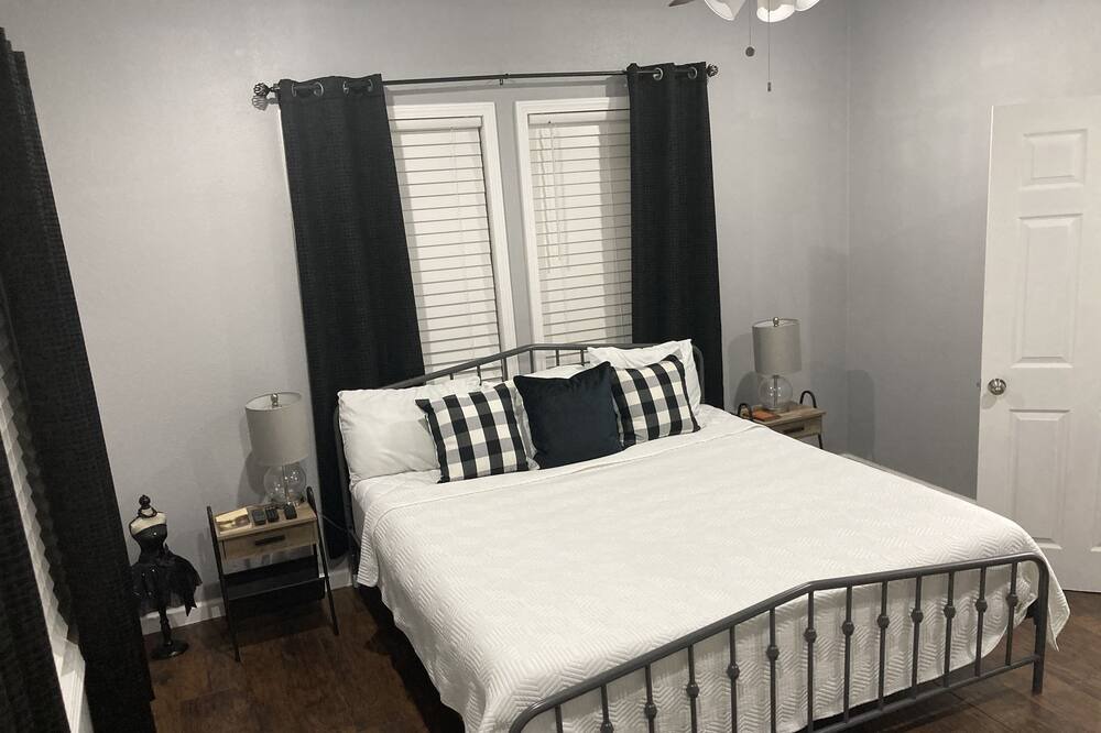 Photo of Bedroom in Highland Historic District