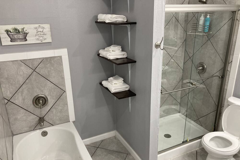 Photo of Bathroom in Highland Historic District