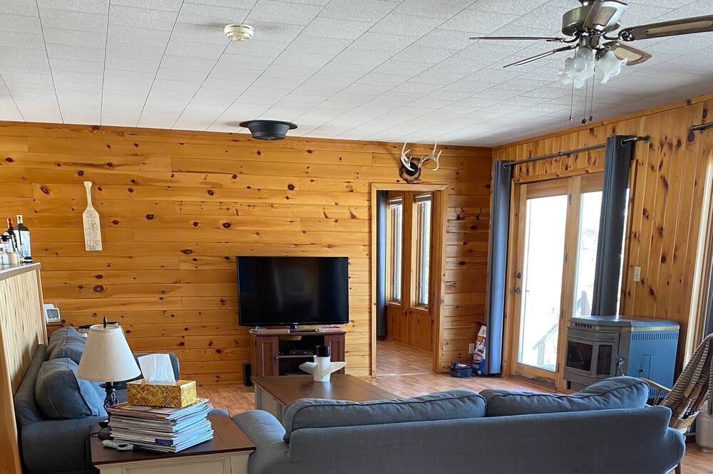 Photo of Livingroom in Perrault Falls