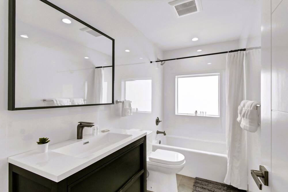 Photo of Bathroom in Croissant Park