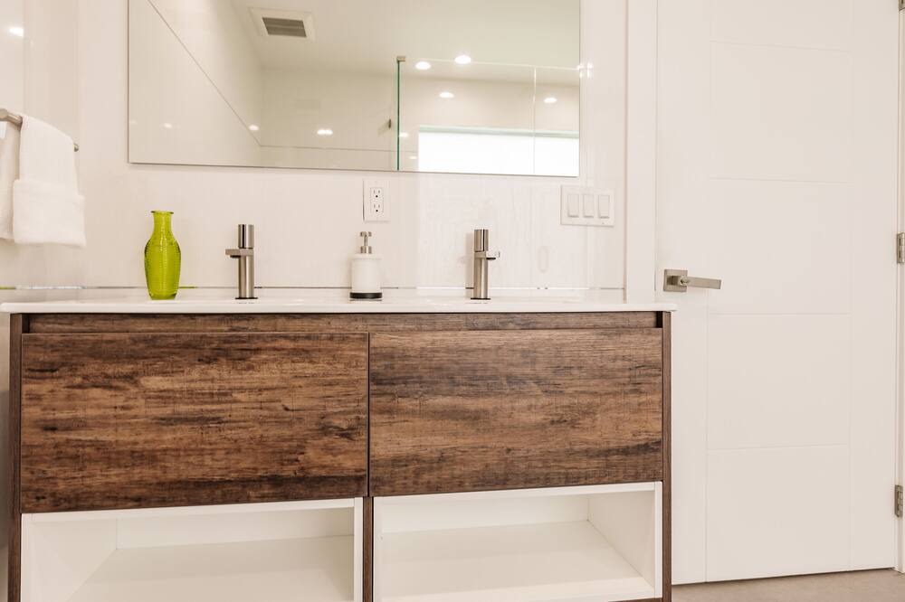 Photo of Bathroom in Croissant Park