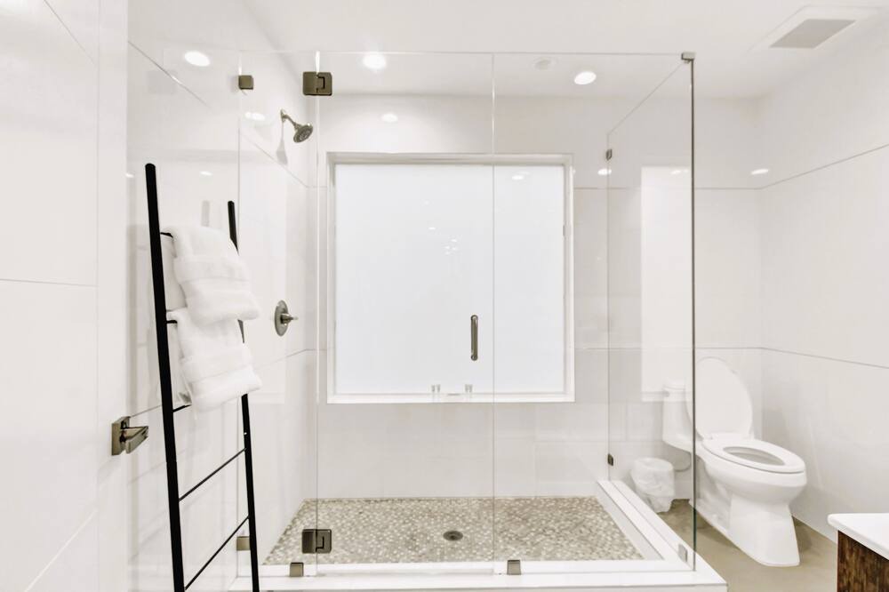 Photo of Bathroom in Croissant Park