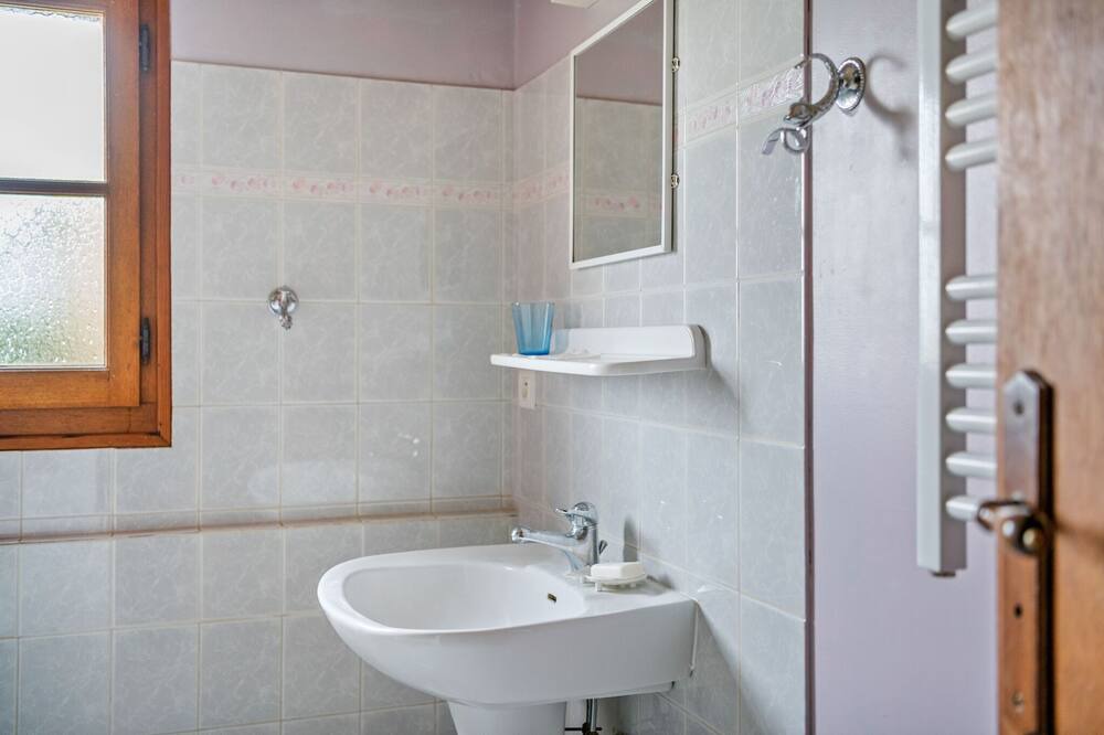 Photo of Bathroom in Loubejac