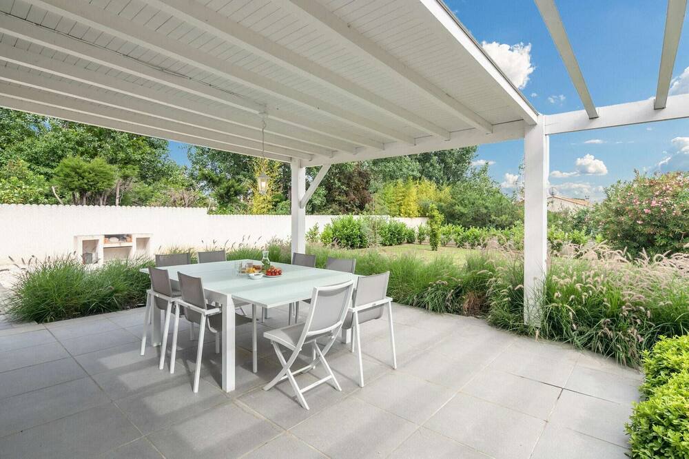 Photo of Patio Balcony in Saint-Genies-de-Fontedit