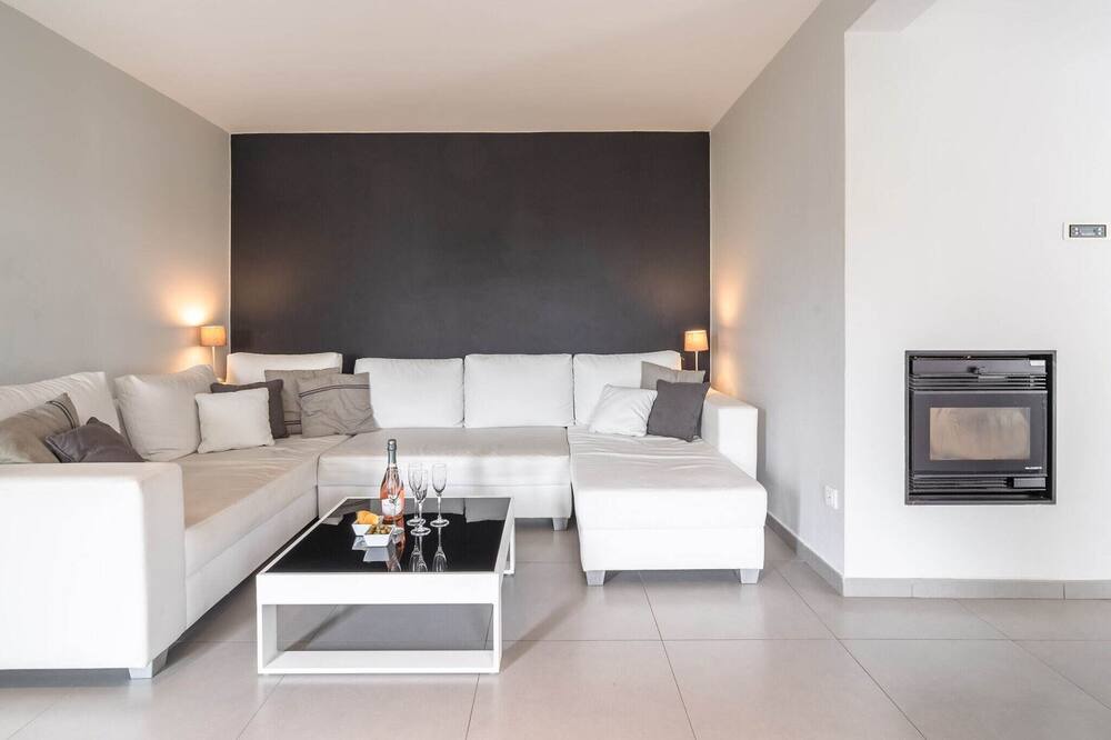 Photo of Livingroom in Saint-Genies-de-Fontedit