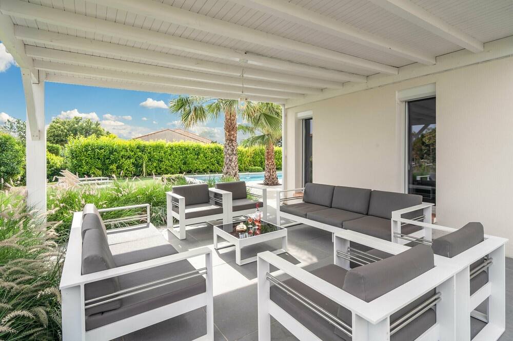 Photo of Patio Balcony in Saint-Genies-de-Fontedit