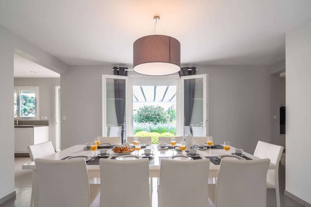 Photo of Livingroom in Saint-Genies-de-Fontedit