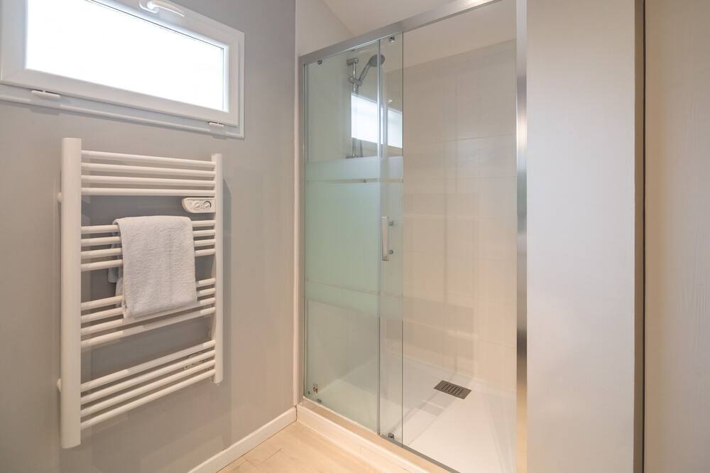 Photo of Bathroom in Saint-Genies-de-Fontedit