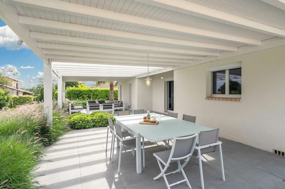 Photo of Patio Balcony in Saint-Genies-de-Fontedit