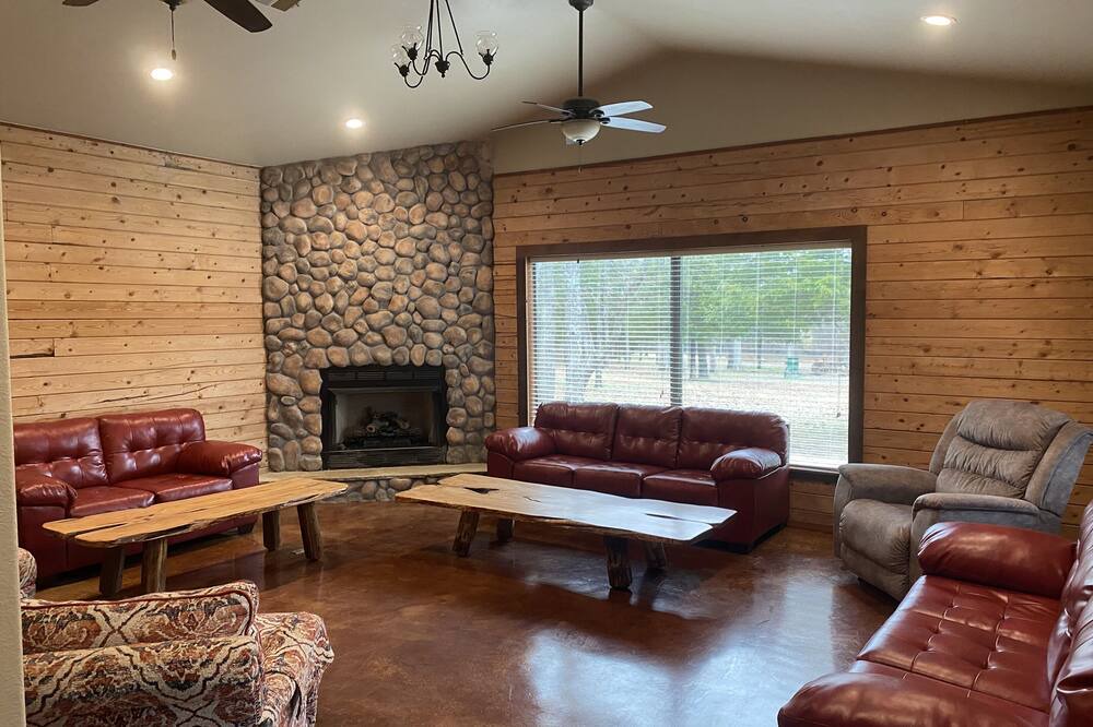 Photo of Livingroom in Quinlan